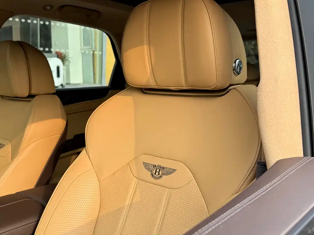 Bentley Bentayga 2024 — фото 17