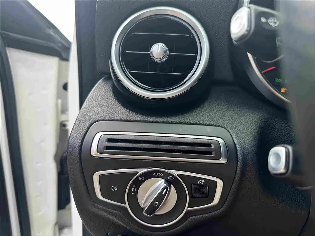 Mercedes-Benz C-Class 2018 — фото 16