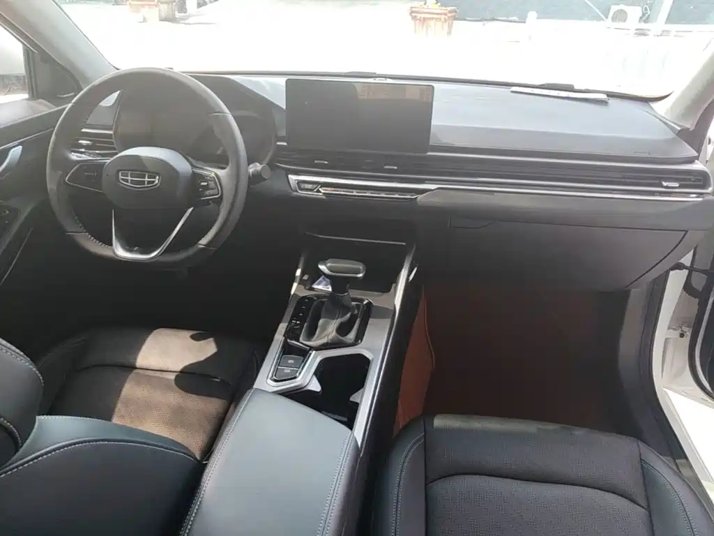 Geely Emgrand 2023 — фото 10