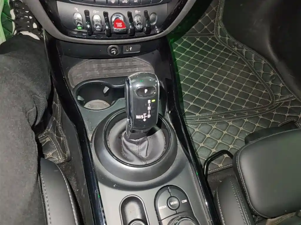 MINI Clubman 2021 — фото 14