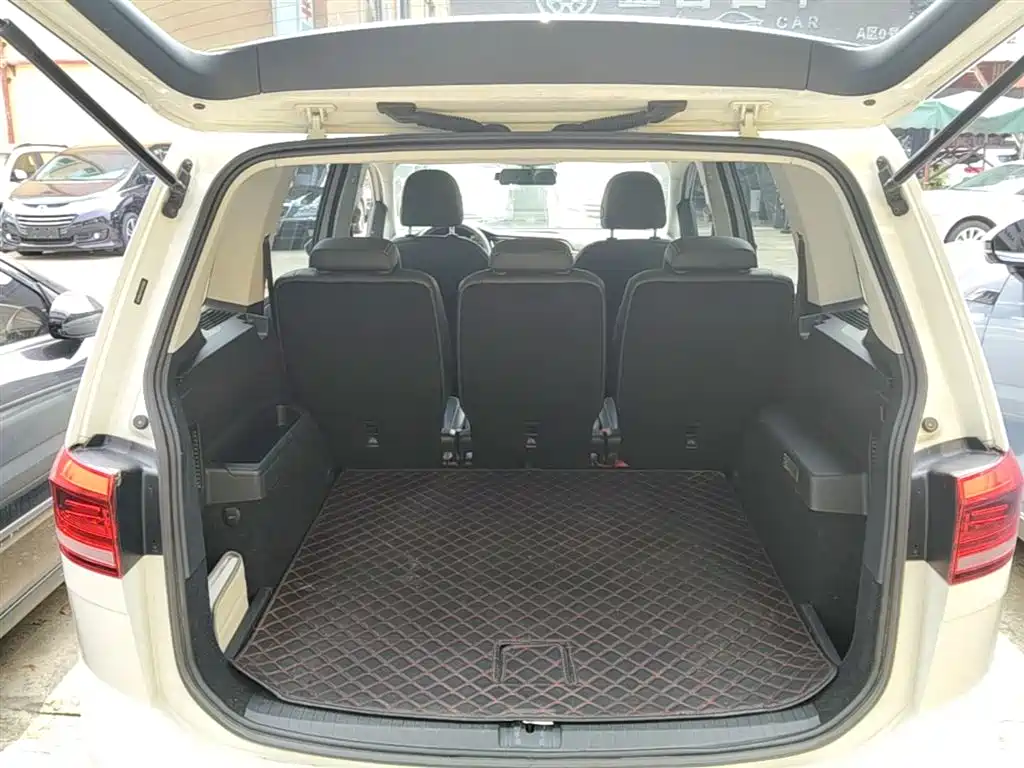 Volkswagen Touran 2017 — фото 19