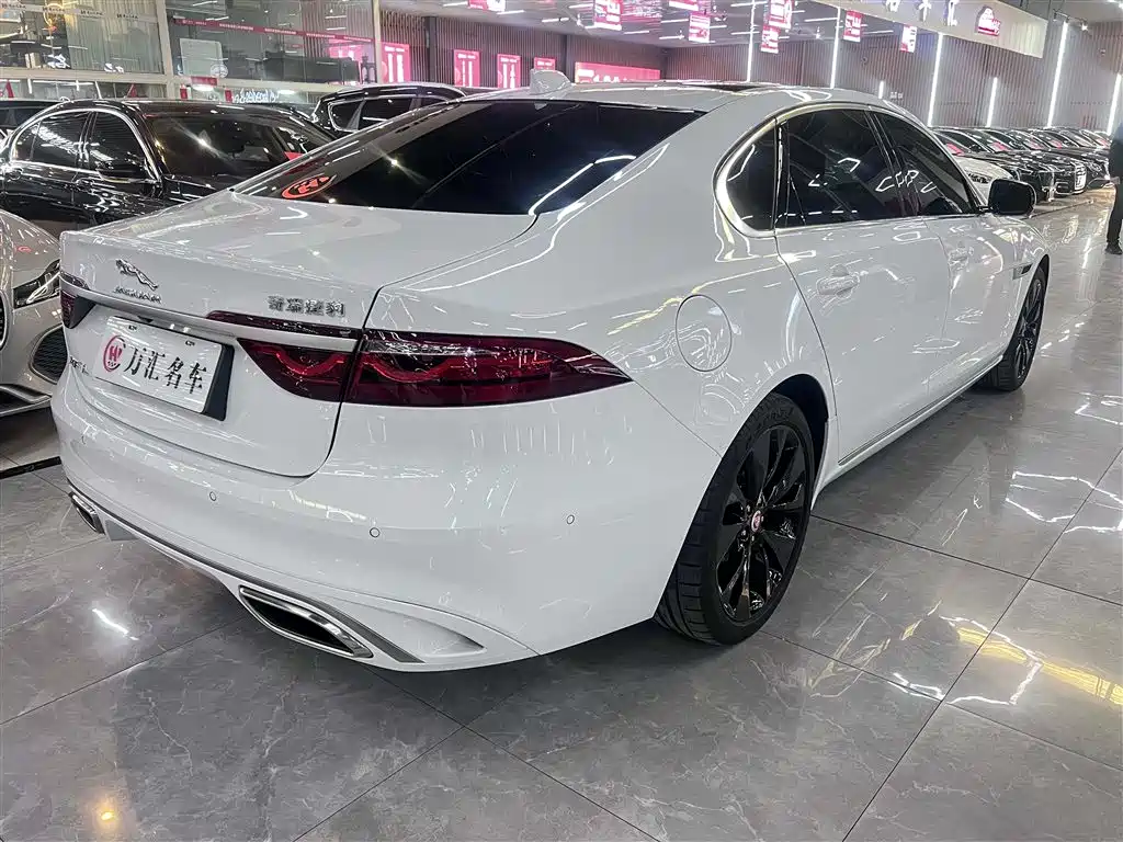 Jaguar XFL 2025 — фото 11