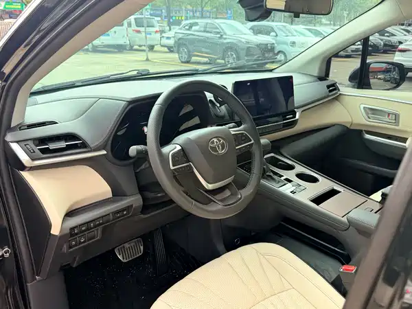 Toyota Granvia 2025