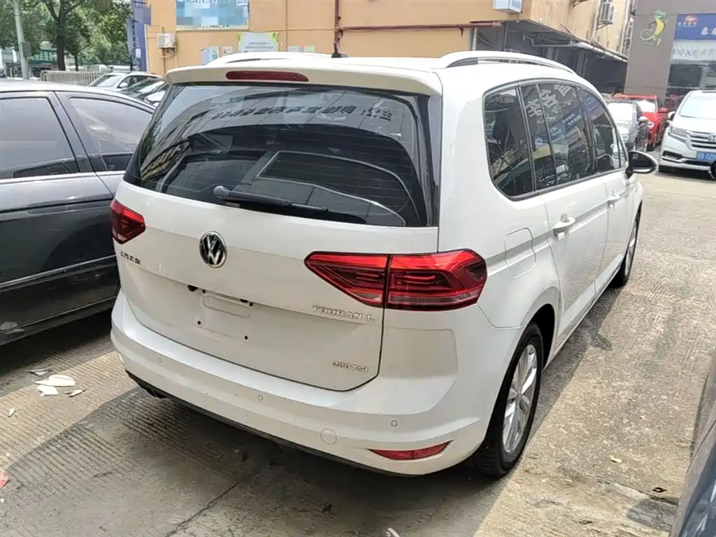 Volkswagen Touran 2017 — фото 7
