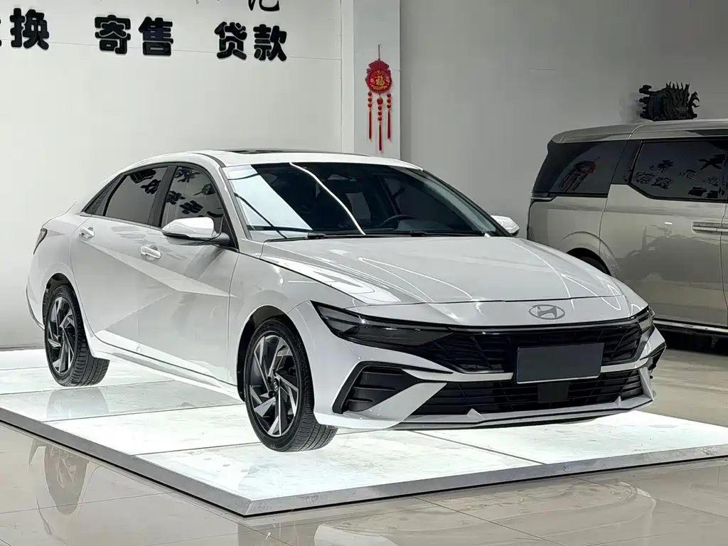 Hyundai Elantra 2023