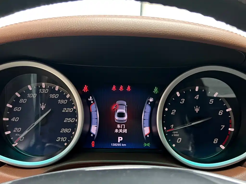 Maserati Ghibli 2015 — фото 10