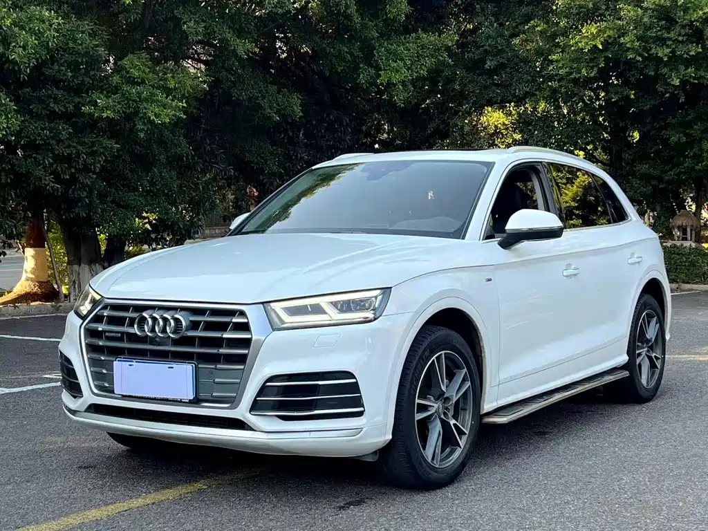 Audi Q5L 2020 — фото 1
