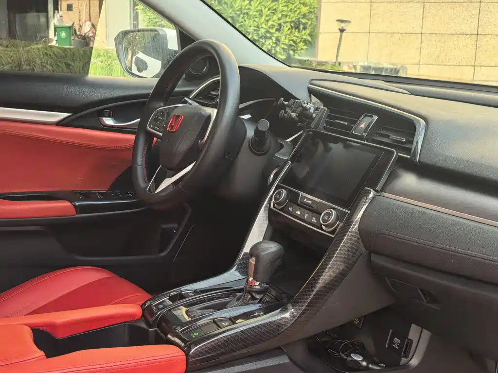 Honda Civic 2019 — фото 13