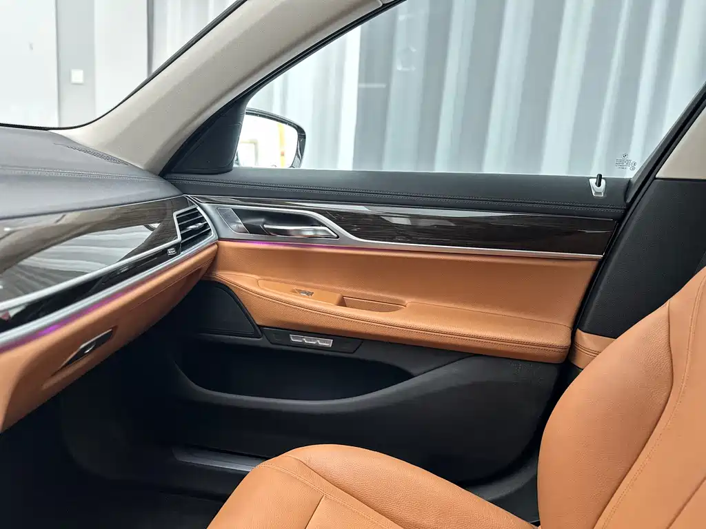 BMW 7 Series 2016 — фото 26