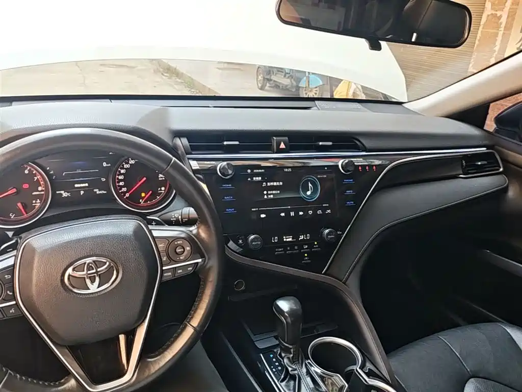 Toyota Camry 2021 — фото 10