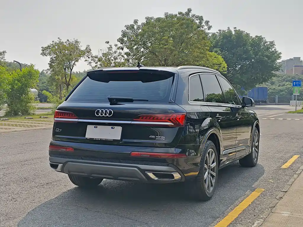 Audi Q7 2021 — фото 14