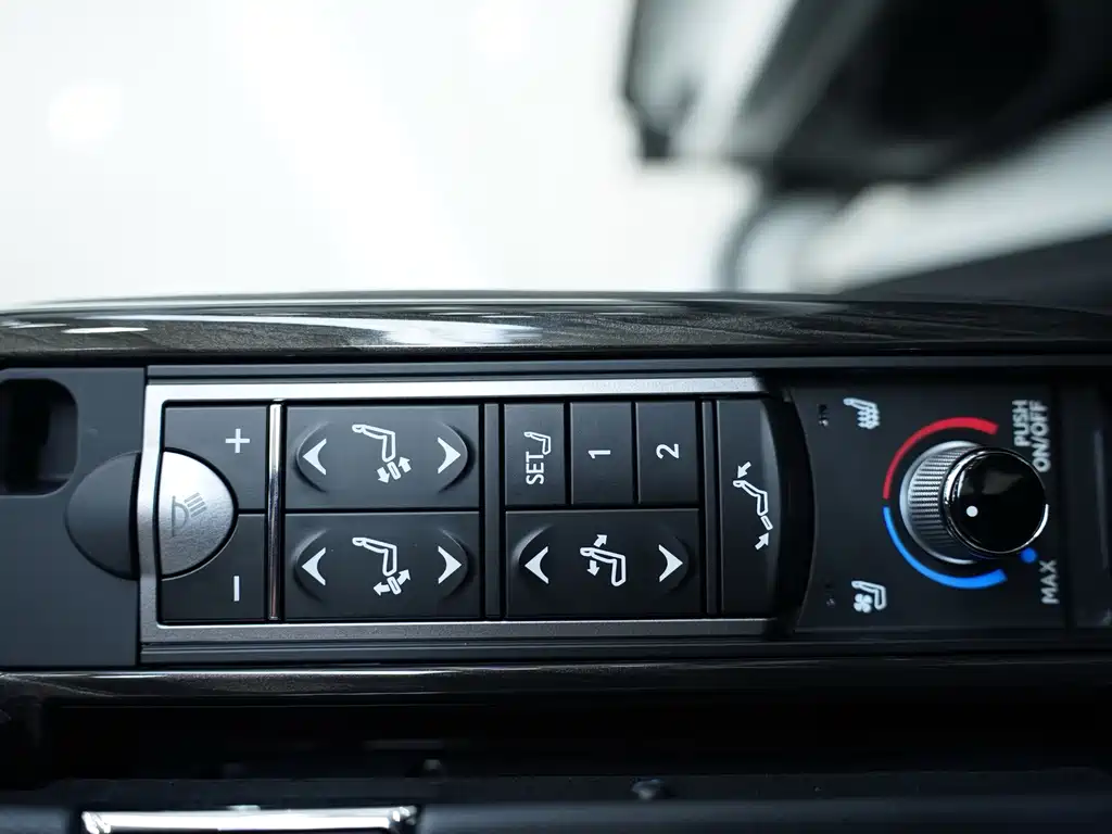 Lexus LM 2021 — фото 14