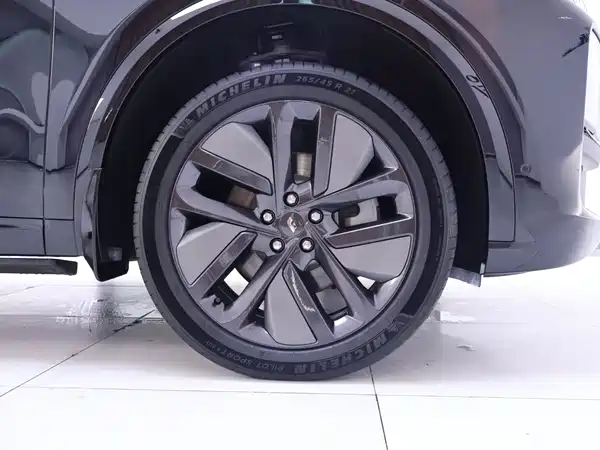 Li Auto L9 2025