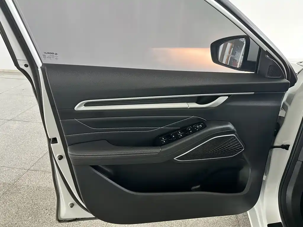 Geely Emgrand 2023 — фото 25