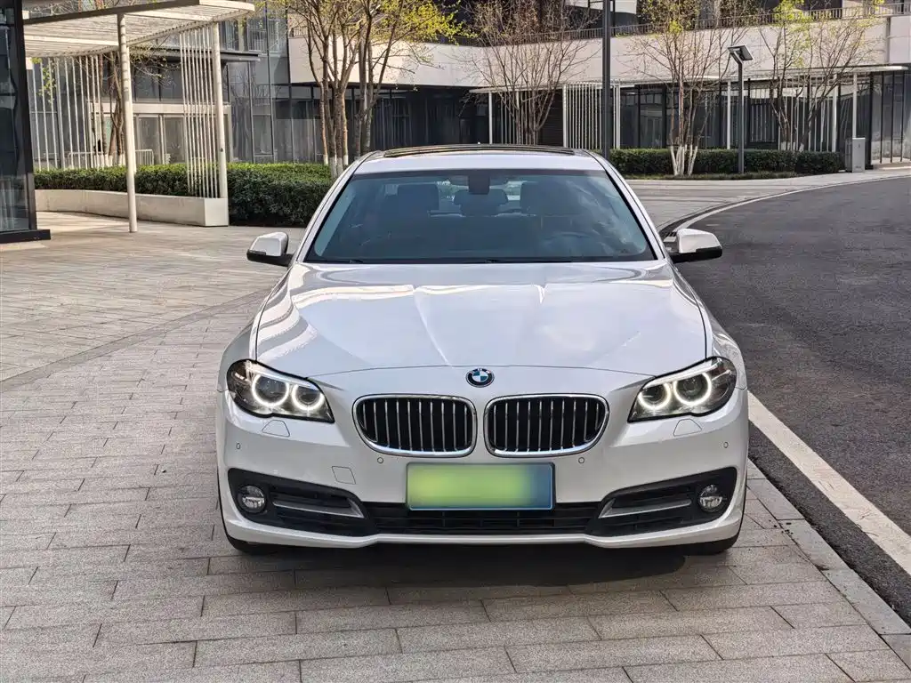 BMW 5 Series 2016 — фото 3
