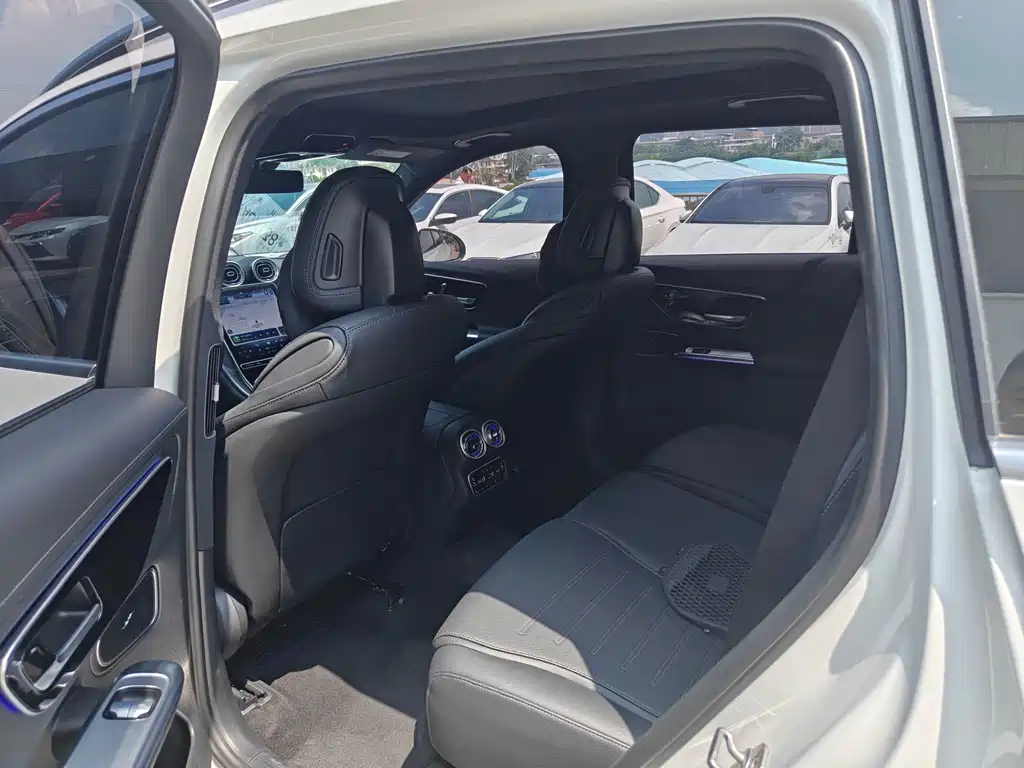 Mercedes-Benz GLC 2023