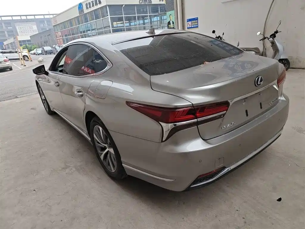 Lexus LS 2020 — фото 12