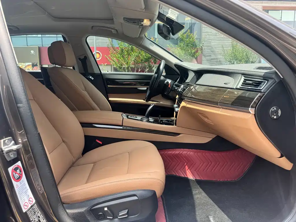 BMW 7 Series 2015 — фото 12