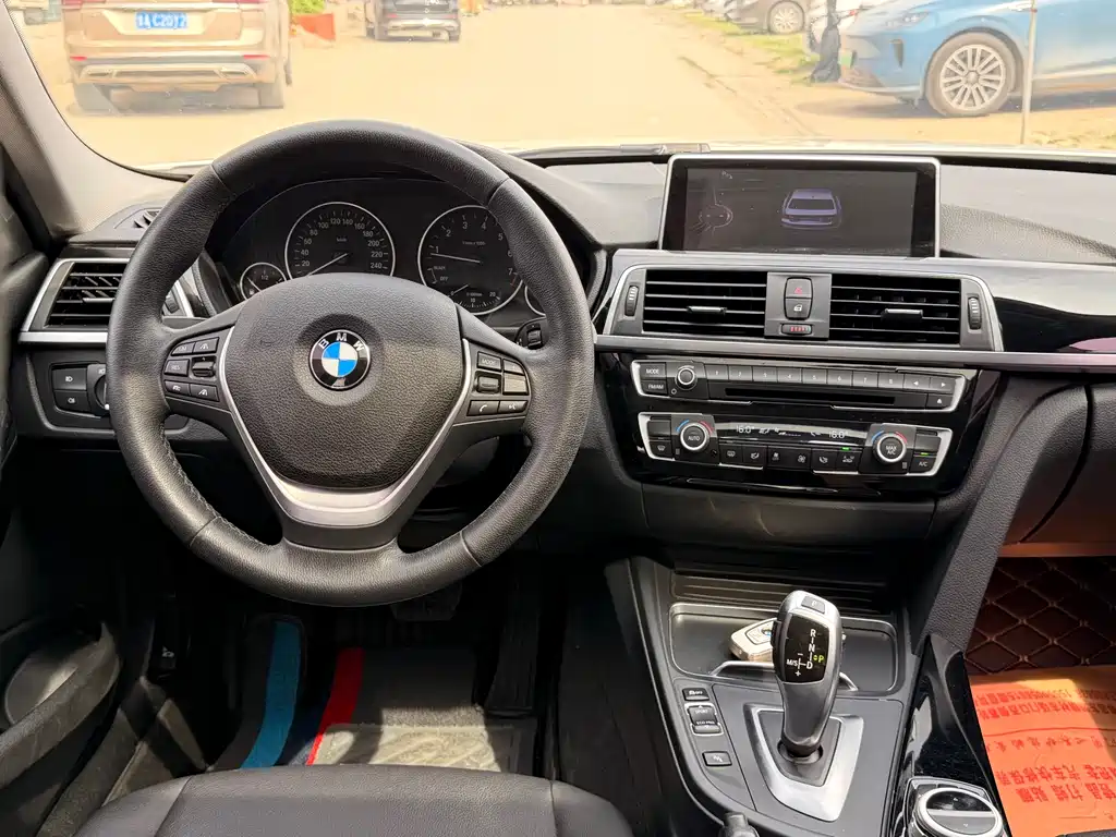 BMW 3 Series 2017 — фото 14