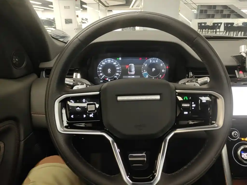 Land Rover Discovery Sport 2023 — фото 11