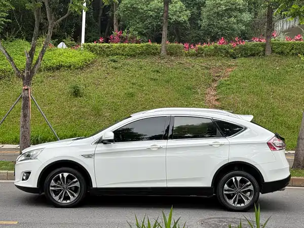 Luxgen You6 SUV 2016