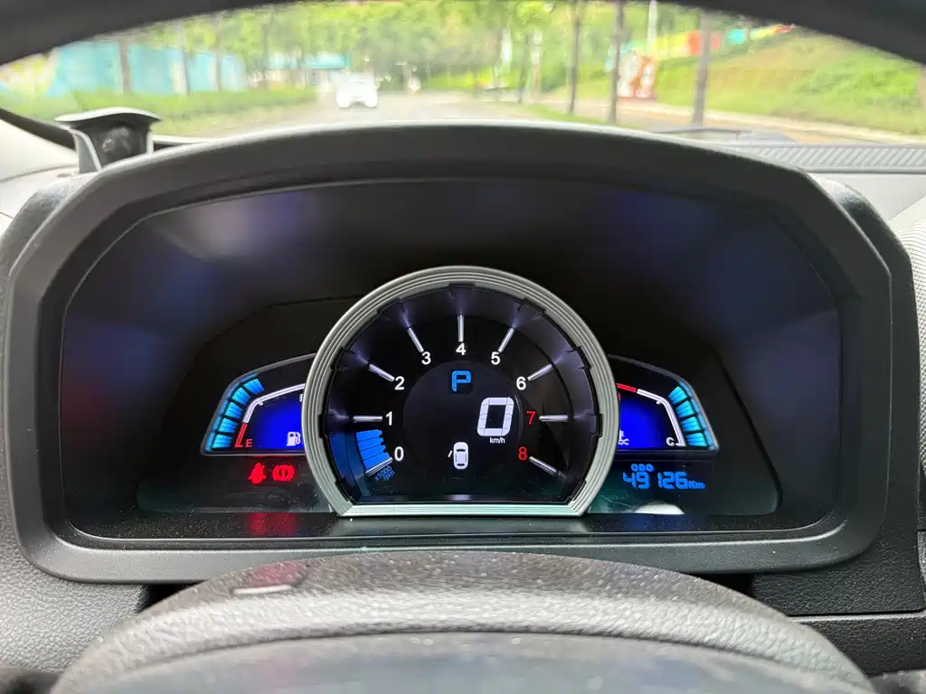 Luxgen You6 SUV 2016 — фото 12
