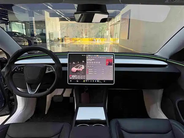 Tesla Model 3 2025