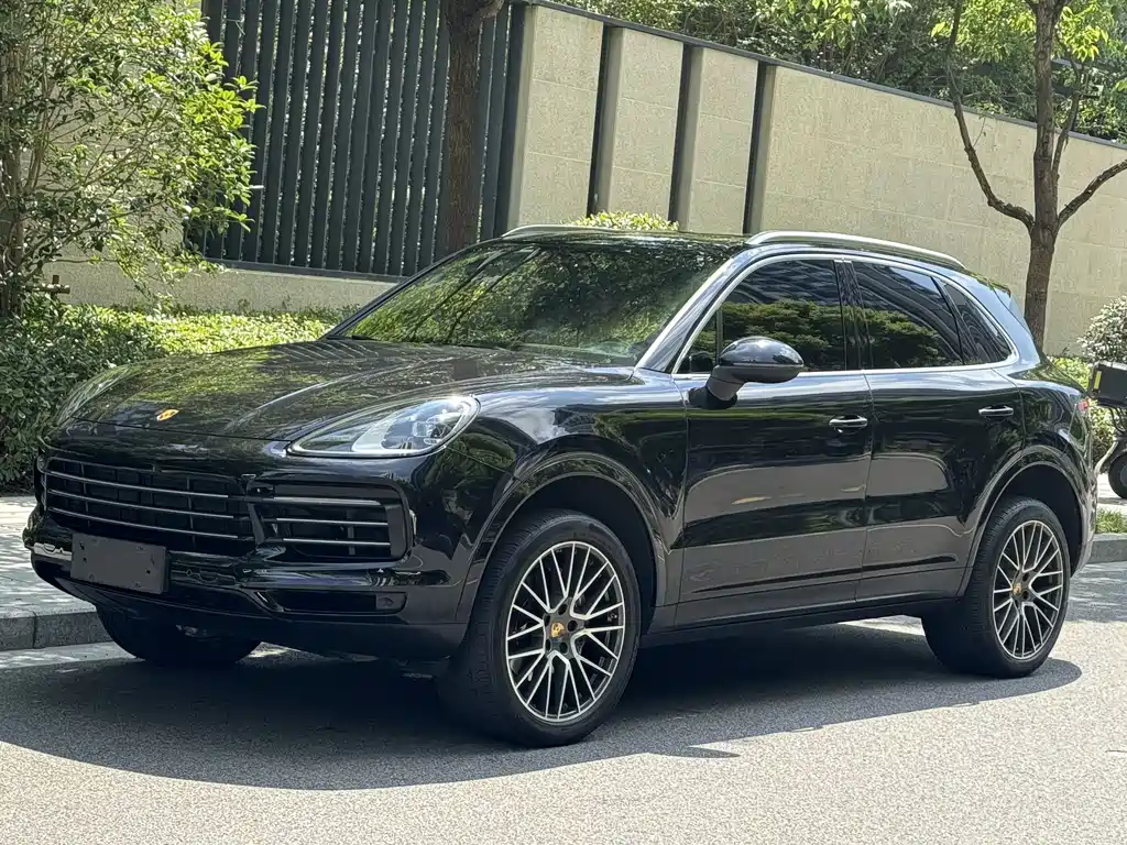 Porsche Cayenne 2022 — фото 1