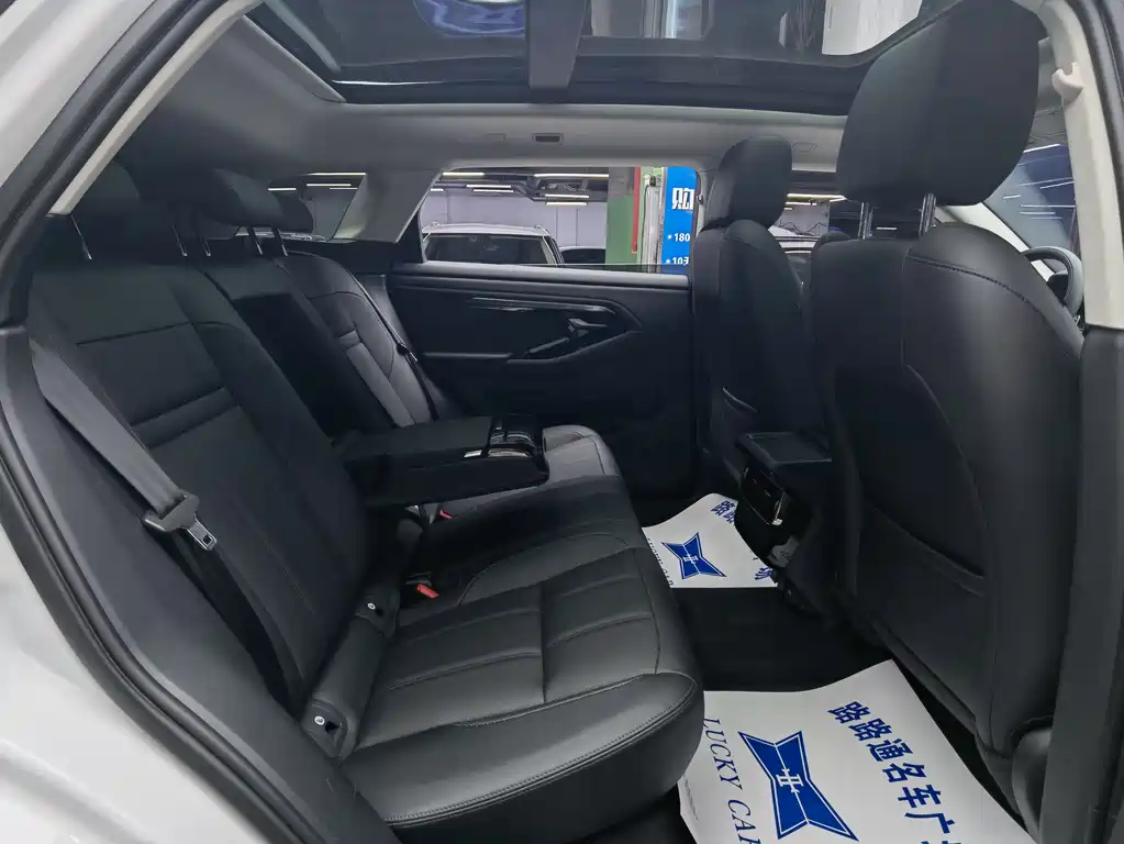 Land Rover Evoque 2023 — фото 9