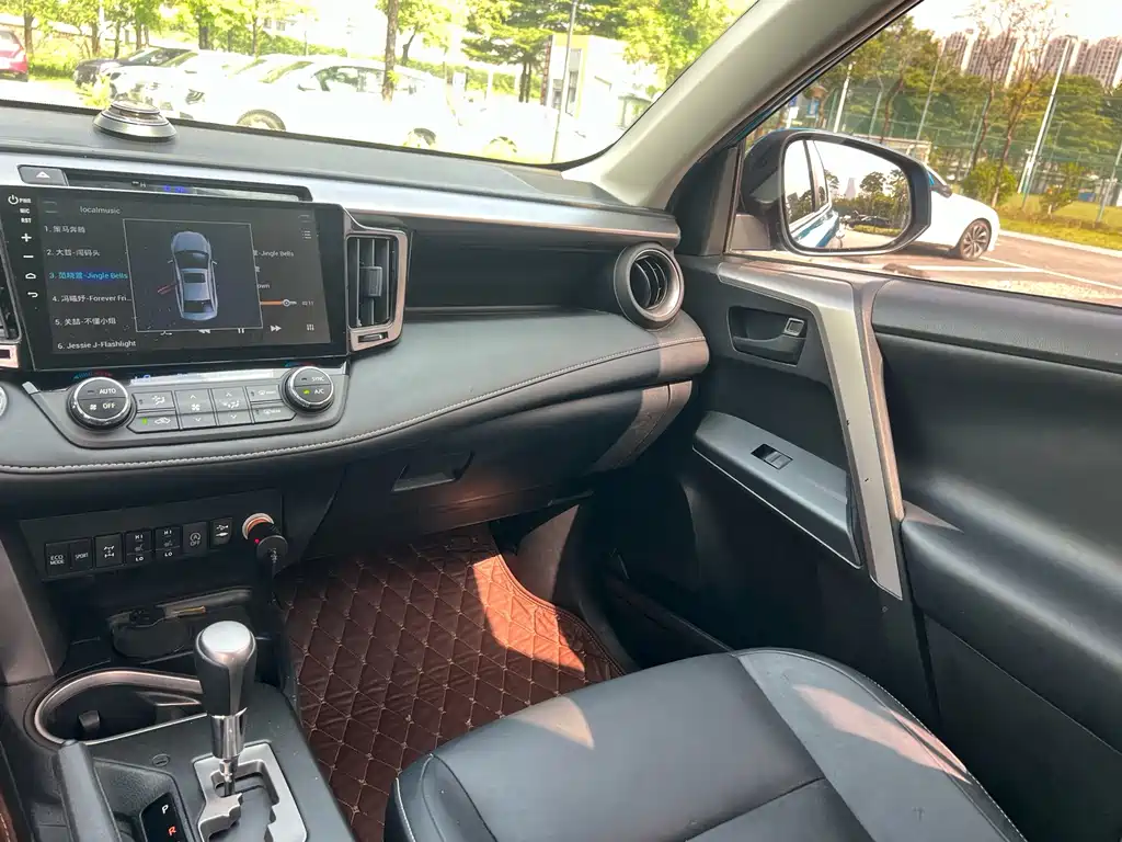 Toyota RAV4 2016 — фото 18