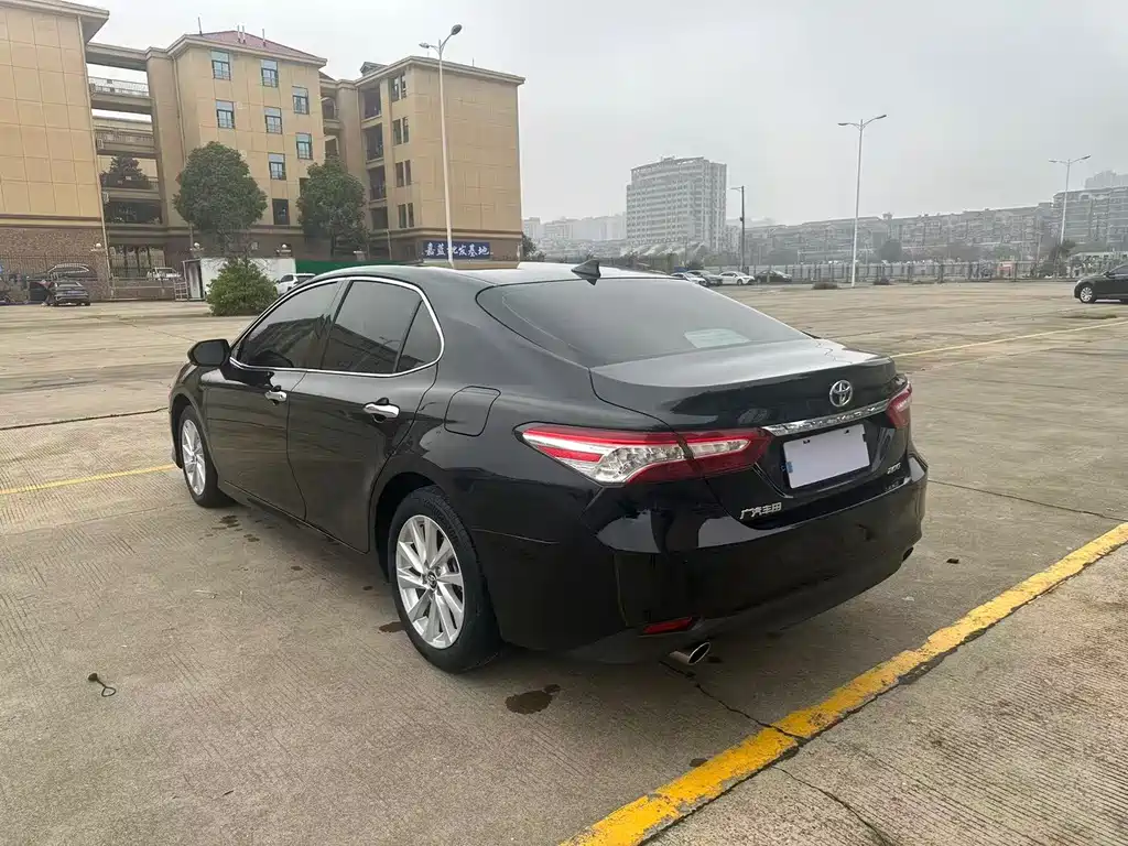 Toyota Camry 2022 — фото 4