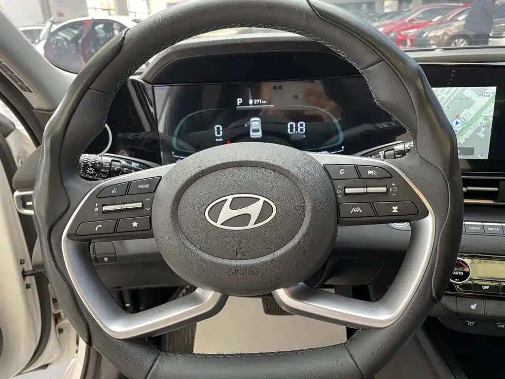Hyundai Elantra 2024
