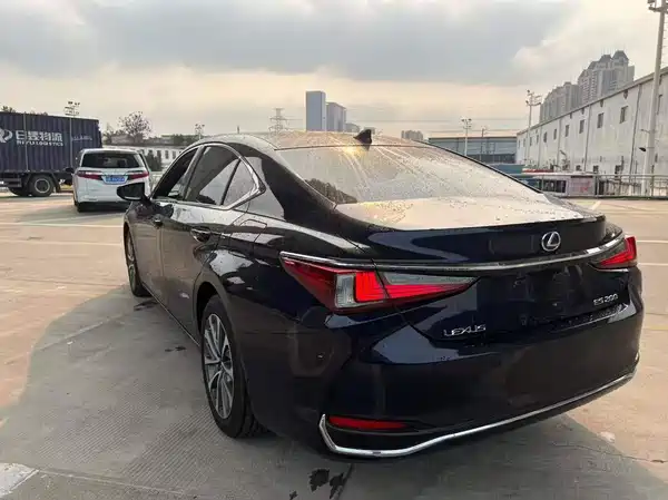 Lexus ES 2023