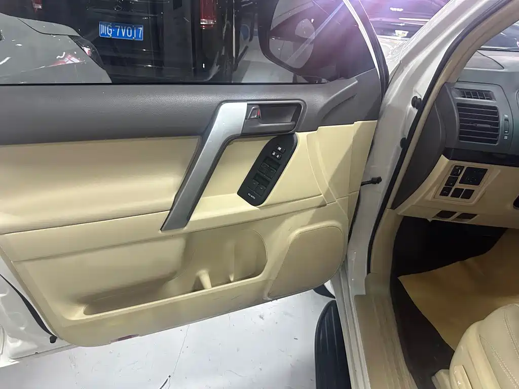 Toyota Prado 2017 — фото 15