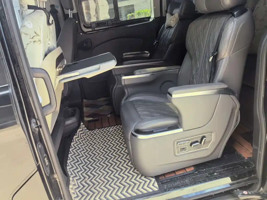Ford Tourneo 2022 — фото 10