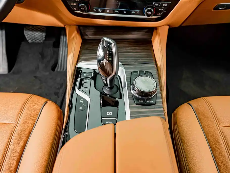 BMW 6 Series GT 2018 — фото 12