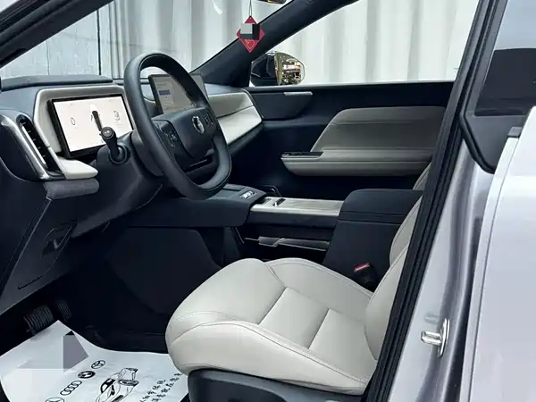 Volvo XC70 Plug-In Hybrid 2025