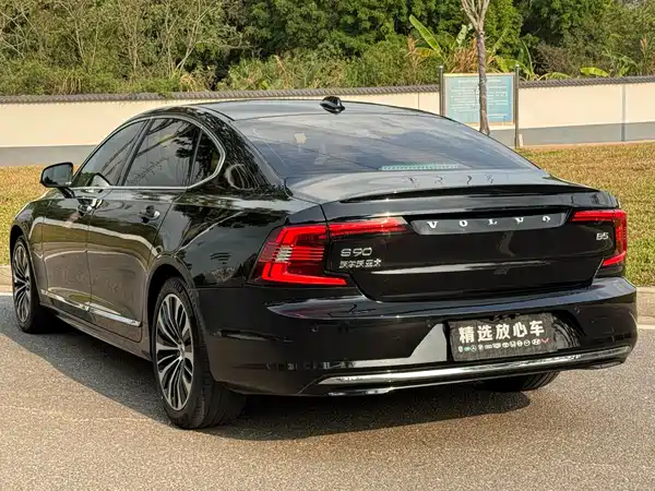 Volvo S90 2022