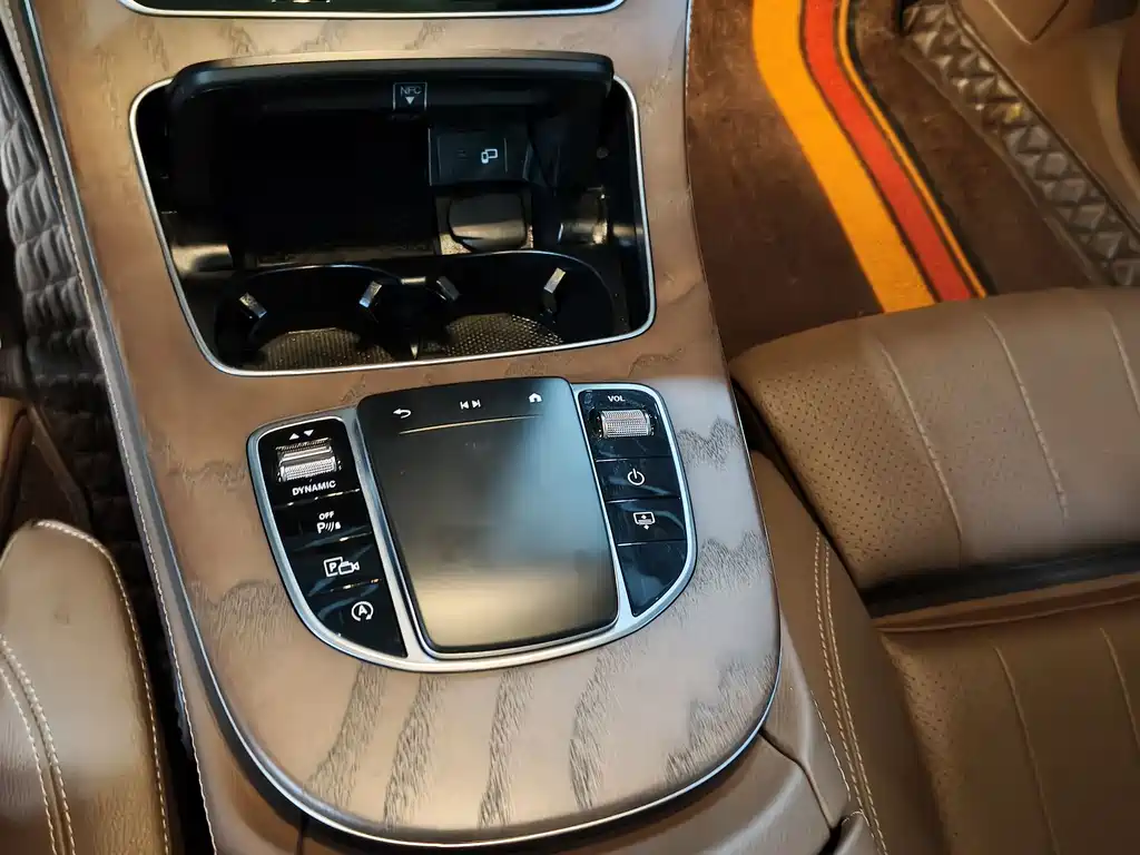 Mercedes-Benz E-Class 2022 — фото 13