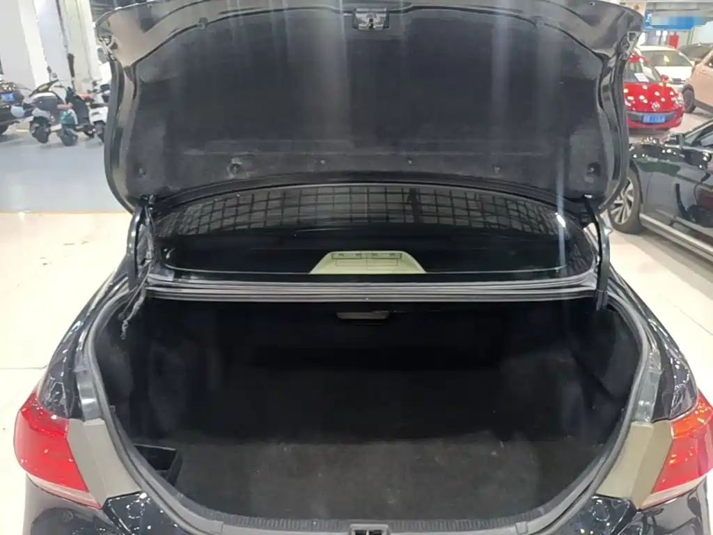 Toyota Camry 2014 — фото 19