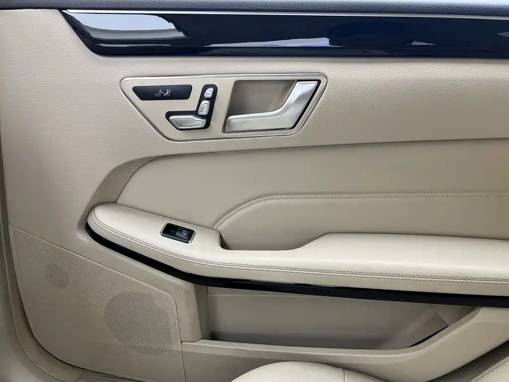 Mercedes-Benz E-Class 2014 — фото 19