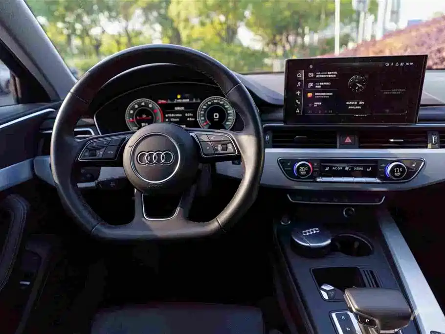 Audi A4L 2022 — фото 12