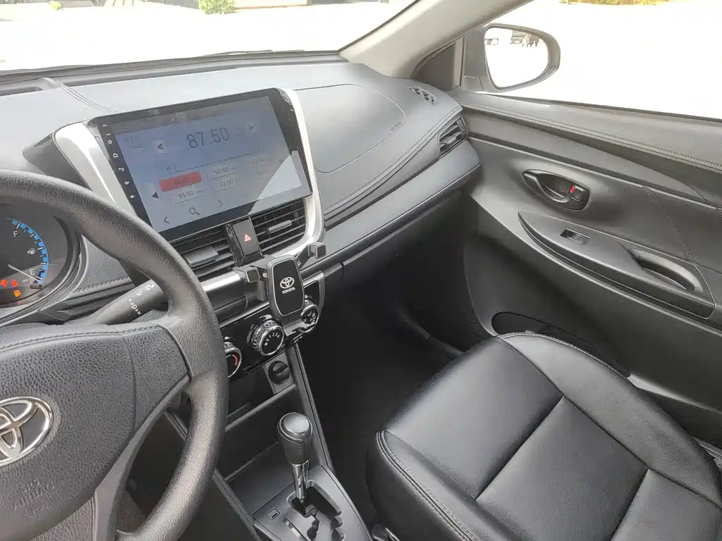 Toyota Yaris L 2019 — фото 6