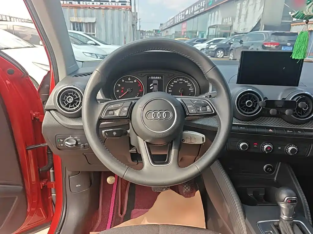 Audi Q2L 2020 — фото 11