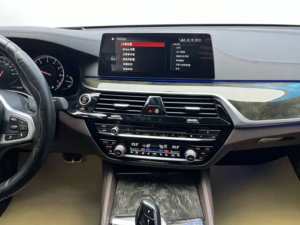 BMW 6 Series GT 2018 — фото 23