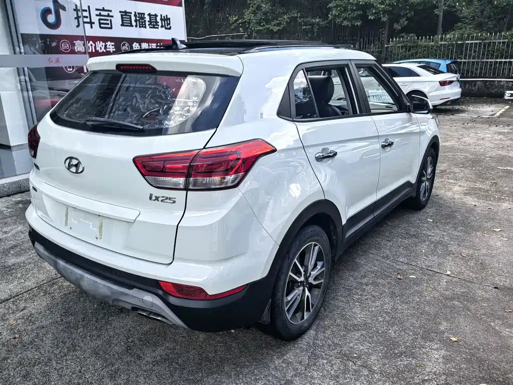 Hyundai ix25 2018 — фото 15