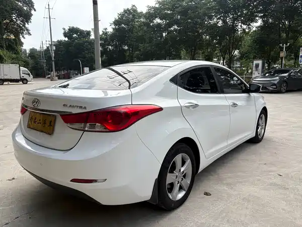 Hyundai Elantra Langdong 2013
