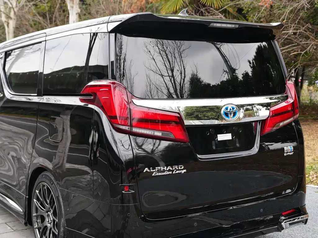 Toyota Alphard 2021 — фото 8