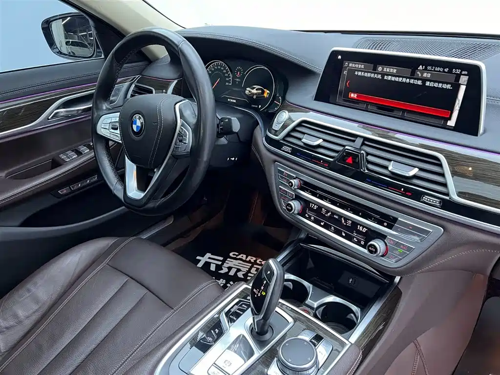 BMW 7 Series 2018 — фото 20