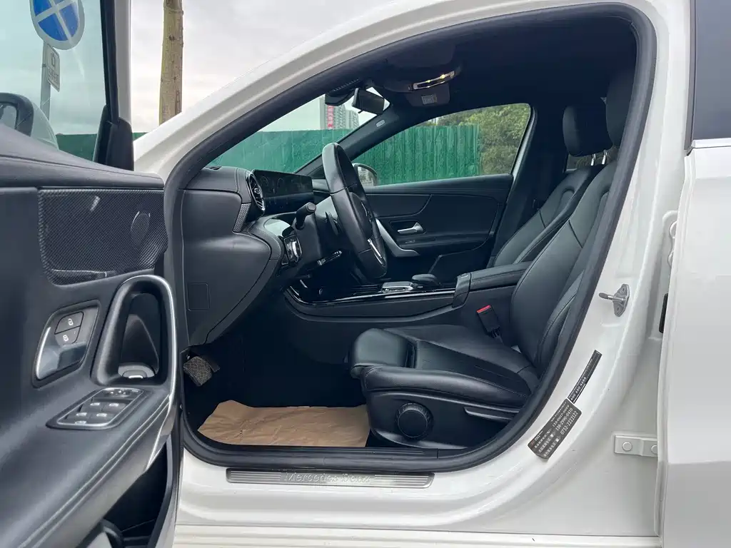 Mercedes-Benz A-Class 2020 — фото 4
